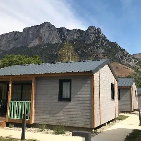 Confortable 4 Pers Avec Terrasse - Api-1-52-391 Kamp alanı Les Cabannes (Ariege)